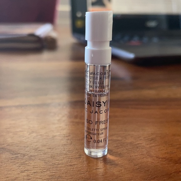 2for$20 Marc Jacobs Daisy Eau so Fresh and Madagascar Vanilla Nest samples - Picture 6 of 6